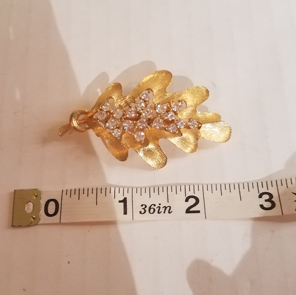 Gold rhinestone leaf brooch 4g4 - Picture 4 of 5